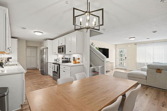 7860 W 145th Street, Savage, MN 55378