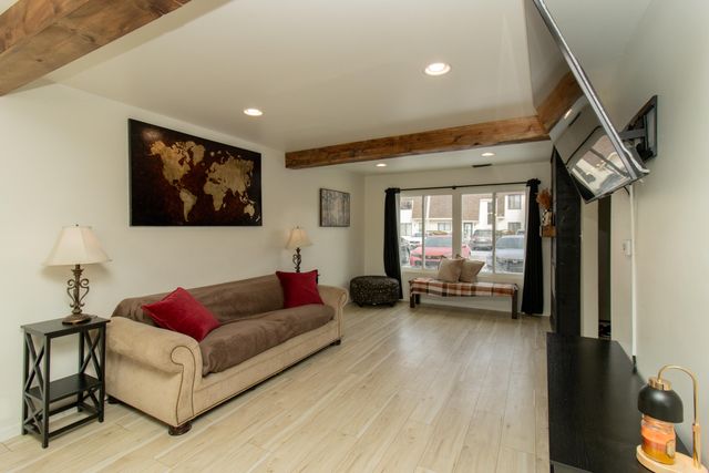 455 E 60th Place, Merrillville, IN 46410