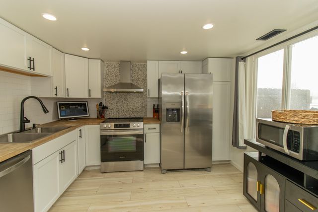 455 E 60th Place, Merrillville, IN 46410