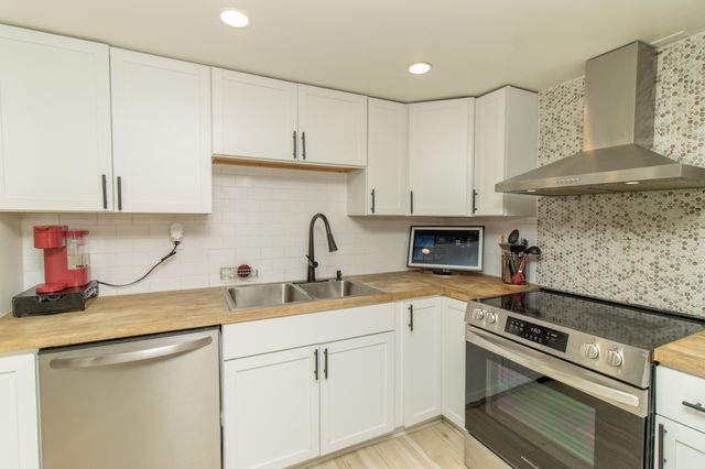 455 E 60th Place, Merrillville, IN 46410