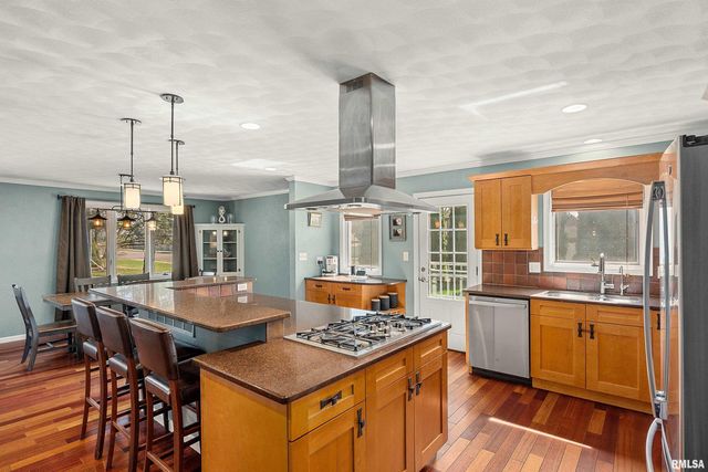 6602 N CHATEAU Place, Peoria, IL 61615