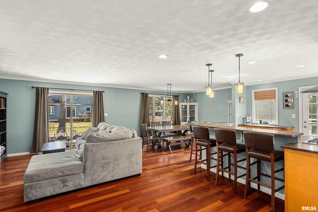 6602 N CHATEAU Place, Peoria, IL 61615