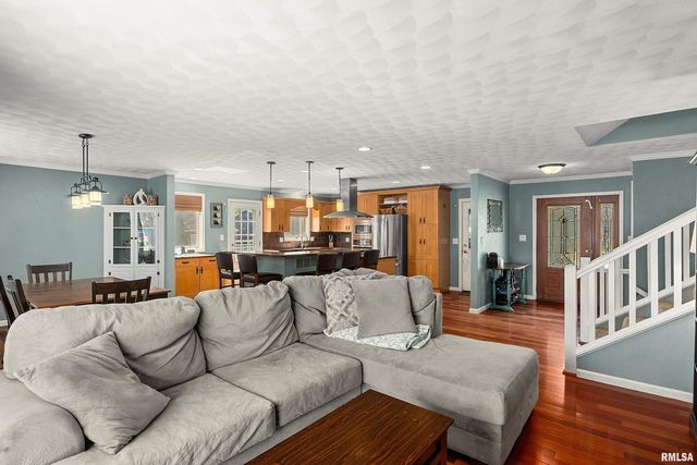 6602 N CHATEAU Place, Peoria, IL 61615