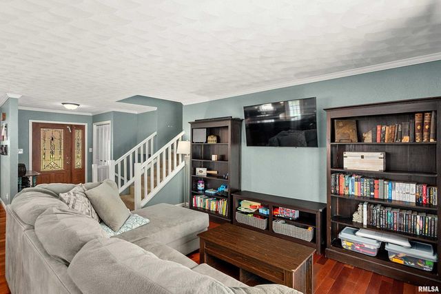 6602 N CHATEAU Place, Peoria, IL 61615