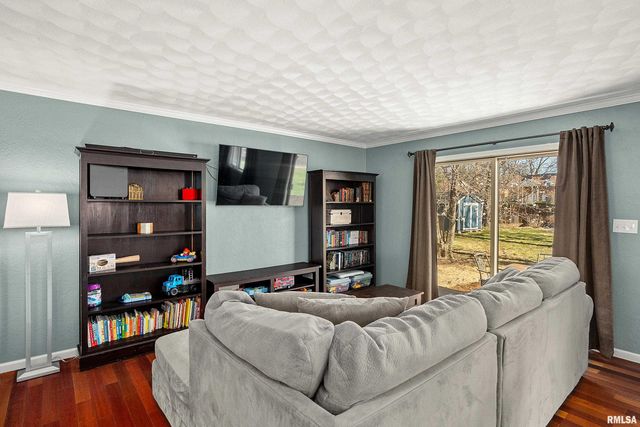 6602 N CHATEAU Place, Peoria, IL 61615