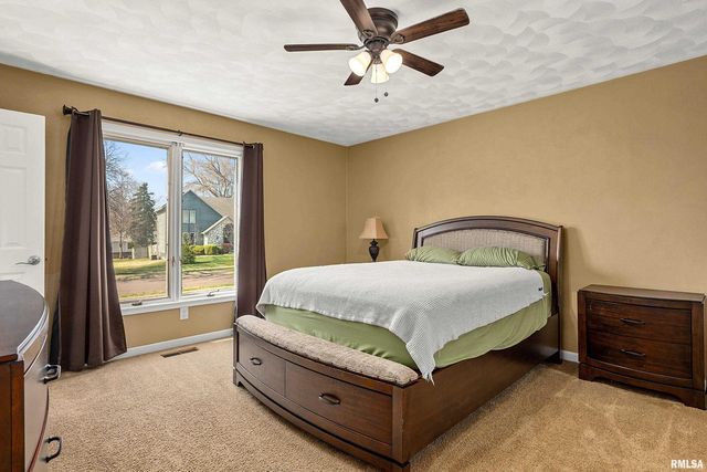 6602 N CHATEAU Place, Peoria, IL 61615