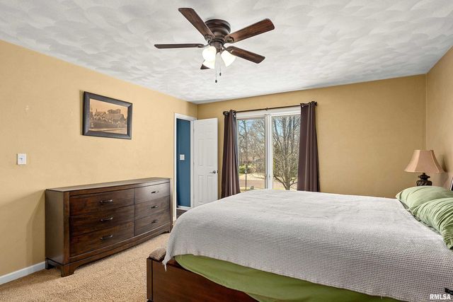 6602 N CHATEAU Place, Peoria, IL 61615