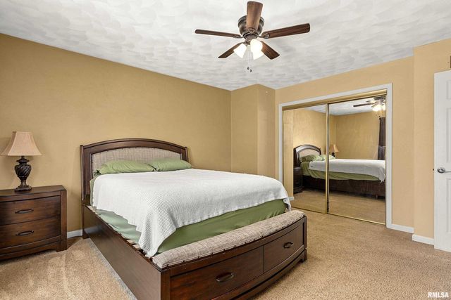 6602 N CHATEAU Place, Peoria, IL 61615