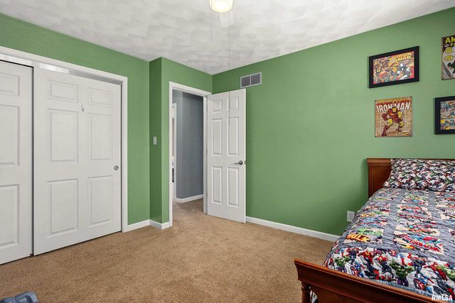 6602 N CHATEAU Place, Peoria, IL 61615