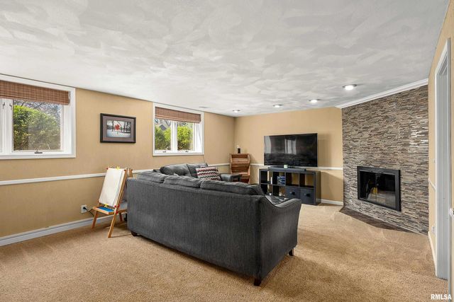 6602 N CHATEAU Place, Peoria, IL 61615