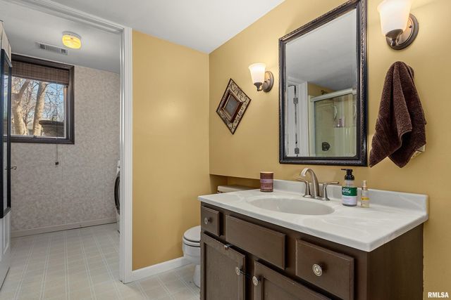 6602 N CHATEAU Place, Peoria, IL 61615