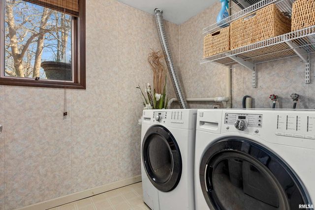 6602 N CHATEAU Place, Peoria, IL 61615