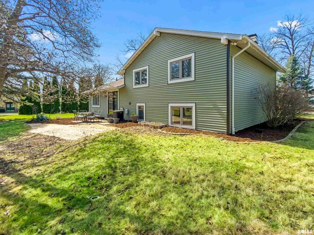 6602 N CHATEAU Place, Peoria, IL 61615