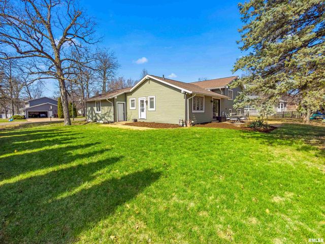 6602 N CHATEAU Place, Peoria, IL 61615