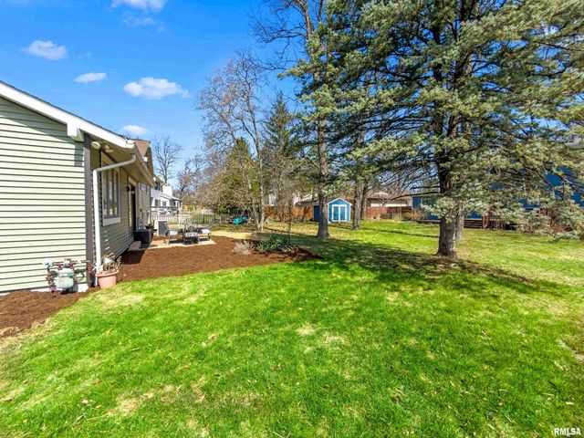 6602 N CHATEAU Place, Peoria, IL 61615