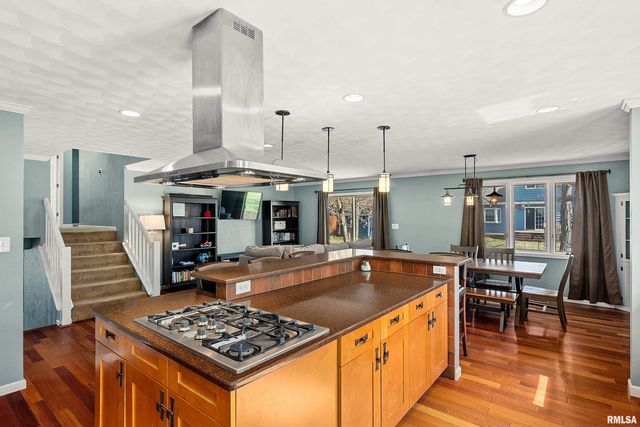 6602 N CHATEAU Place, Peoria, IL 61615