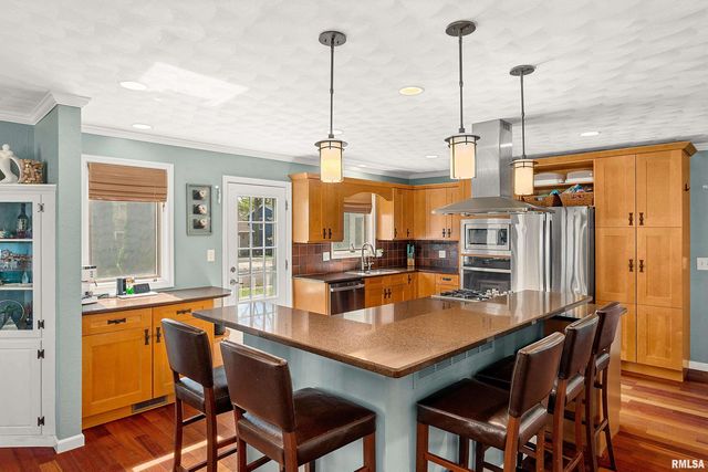 6602 N CHATEAU Place, Peoria, IL 61615