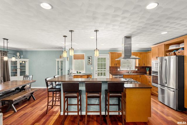 6602 N CHATEAU Place, Peoria, IL 61615