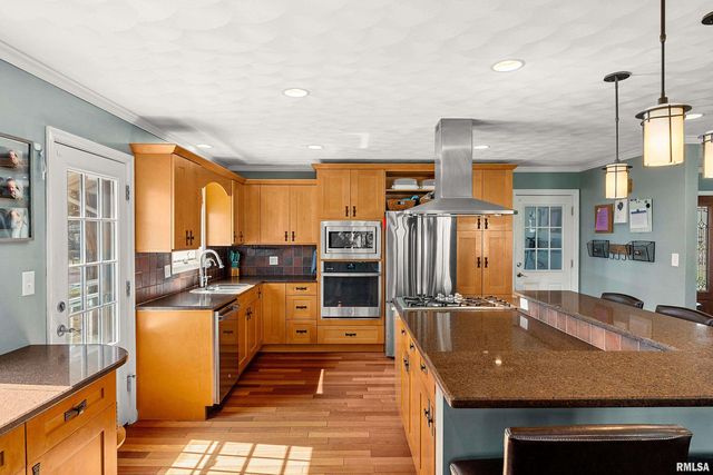 6602 N CHATEAU Place, Peoria, IL 61615