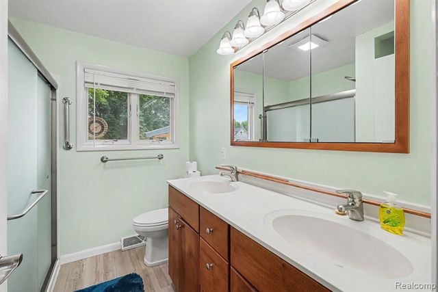 5199 Lapeer Road, Burton, MI 48509