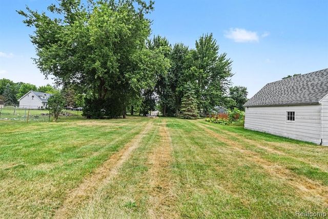 5199 Lapeer Road, Burton, MI 48509