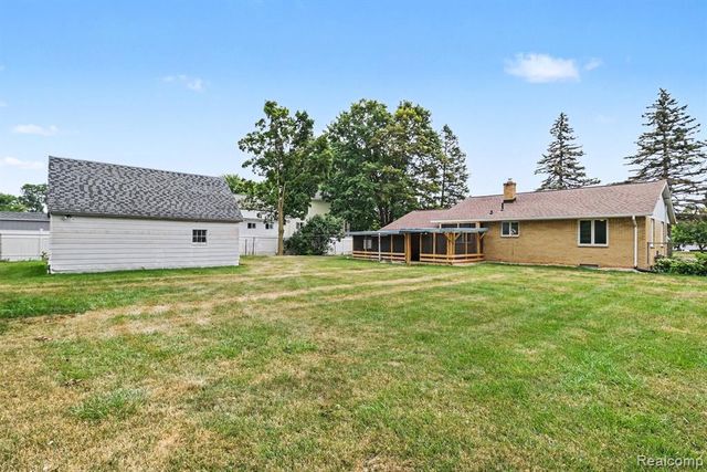 5199 Lapeer Road, Burton, MI 48509