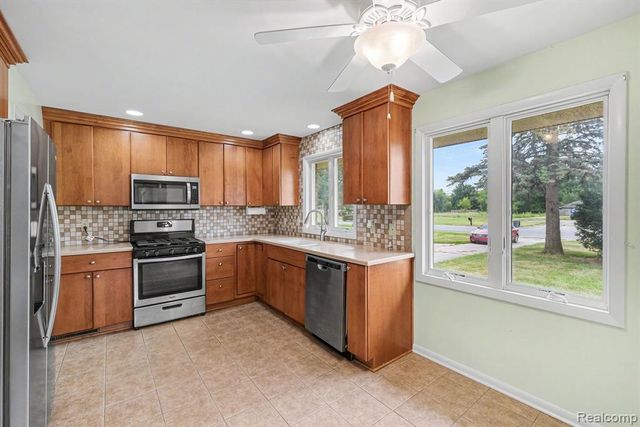 5199 Lapeer Road, Burton, MI 48509