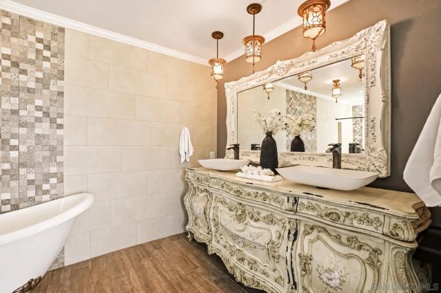 11198 Amalia Ct, San Diego, CA 92129
