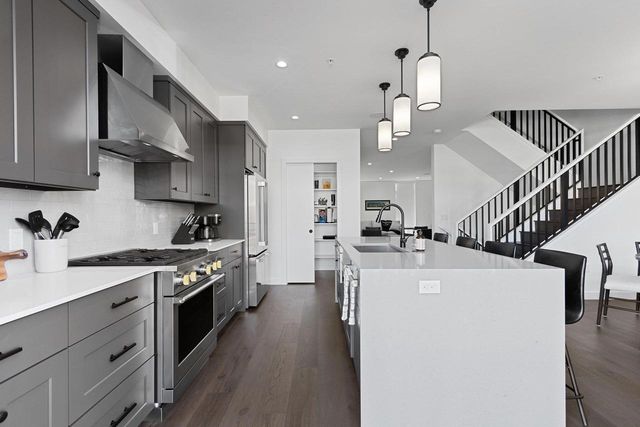 1071 BROOKWOOD DRIVE, Green Bay, WI 54304