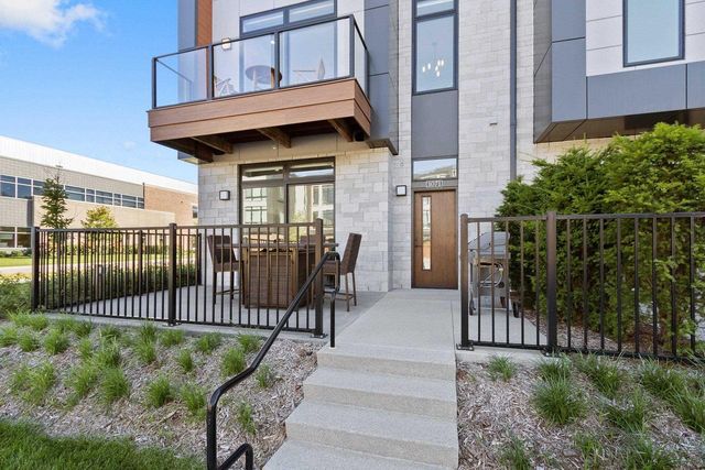 1071 BROOKWOOD DRIVE, Green Bay, WI 54304