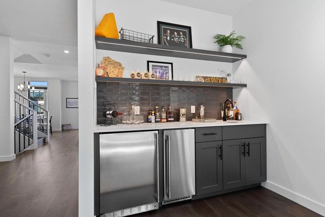 1071 BROOKWOOD DRIVE, Green Bay, WI 54304