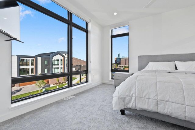 1071 BROOKWOOD DRIVE, Green Bay, WI 54304