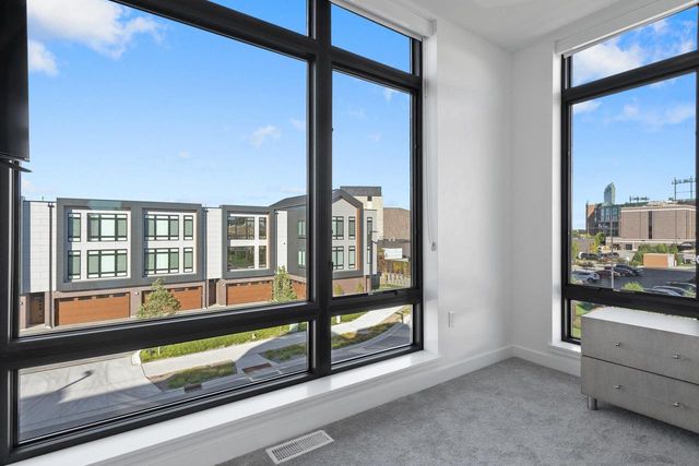 1071 BROOKWOOD DRIVE, Green Bay, WI 54304