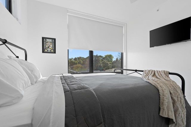 1071 BROOKWOOD DRIVE, Green Bay, WI 54304