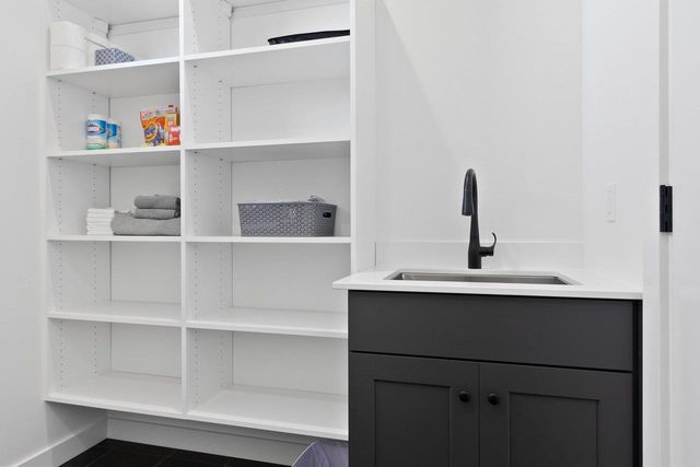 1071 BROOKWOOD DRIVE, Green Bay, WI 54304