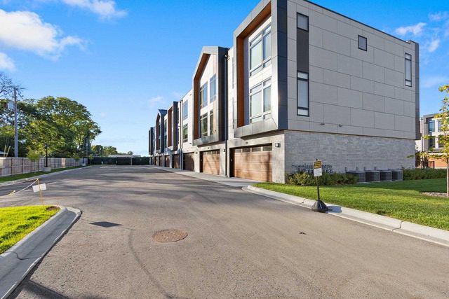 1071 BROOKWOOD DRIVE, Green Bay, WI 54304