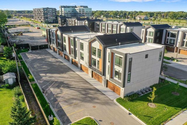 1071 BROOKWOOD DRIVE, Green Bay, WI 54304