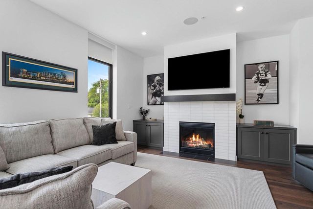 1071 BROOKWOOD DRIVE, Green Bay, WI 54304