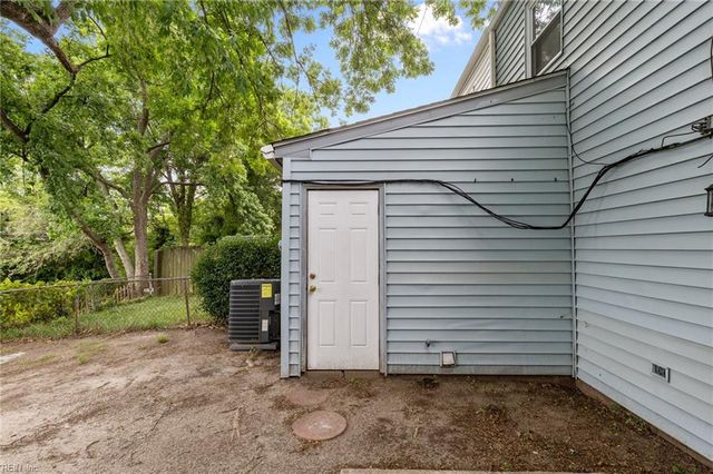5824 Pickering ST, Virginia Beach, VA 23462