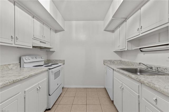 5824 Pickering ST, Virginia Beach, VA 23462