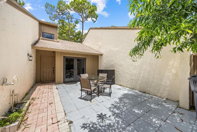 257 Pleasant Wood Drive, Wellington, FL 33414