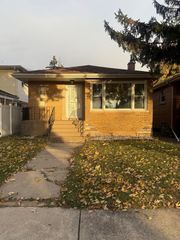 12549 S Laflin Street, Calumet Park, IL 60827
