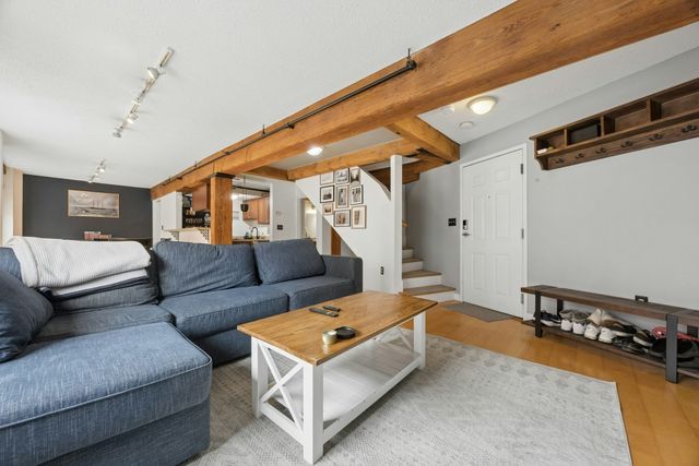 240 Jackson St 330, Lowell, MA 01852