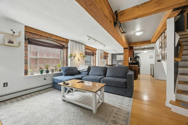 240 Jackson St 330, Lowell, MA 01852