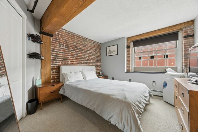 240 Jackson St 330, Lowell, MA 01852
