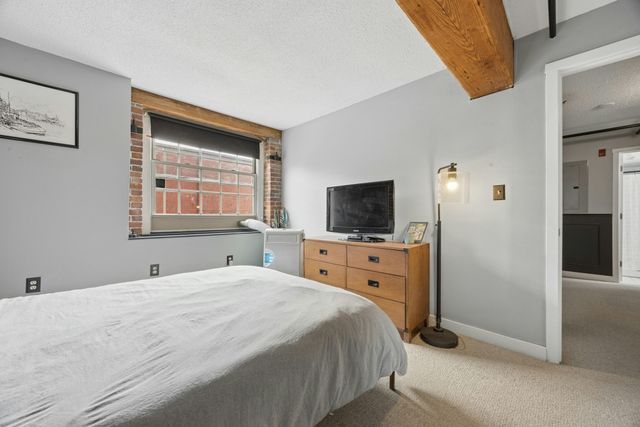 240 Jackson St 330, Lowell, MA 01852