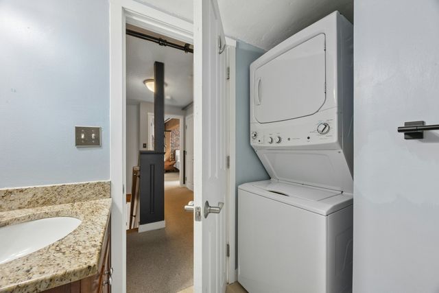 240 Jackson St 330, Lowell, MA 01852