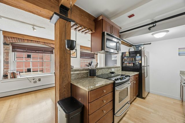 240 Jackson St 330, Lowell, MA 01852