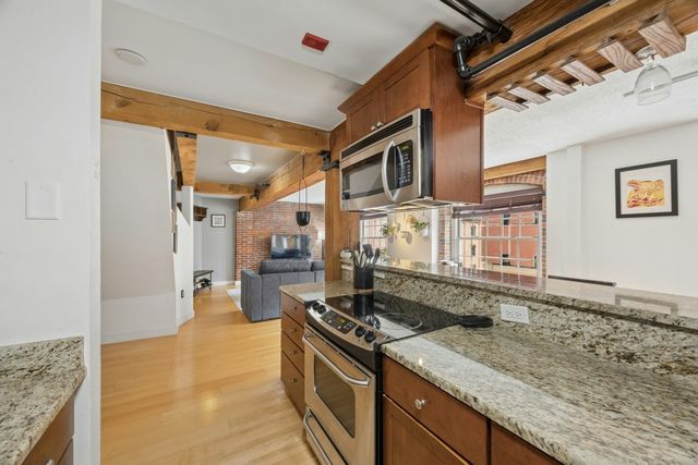 240 Jackson St 330, Lowell, MA 01852