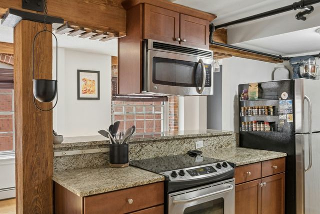240 Jackson St 330, Lowell, MA 01852